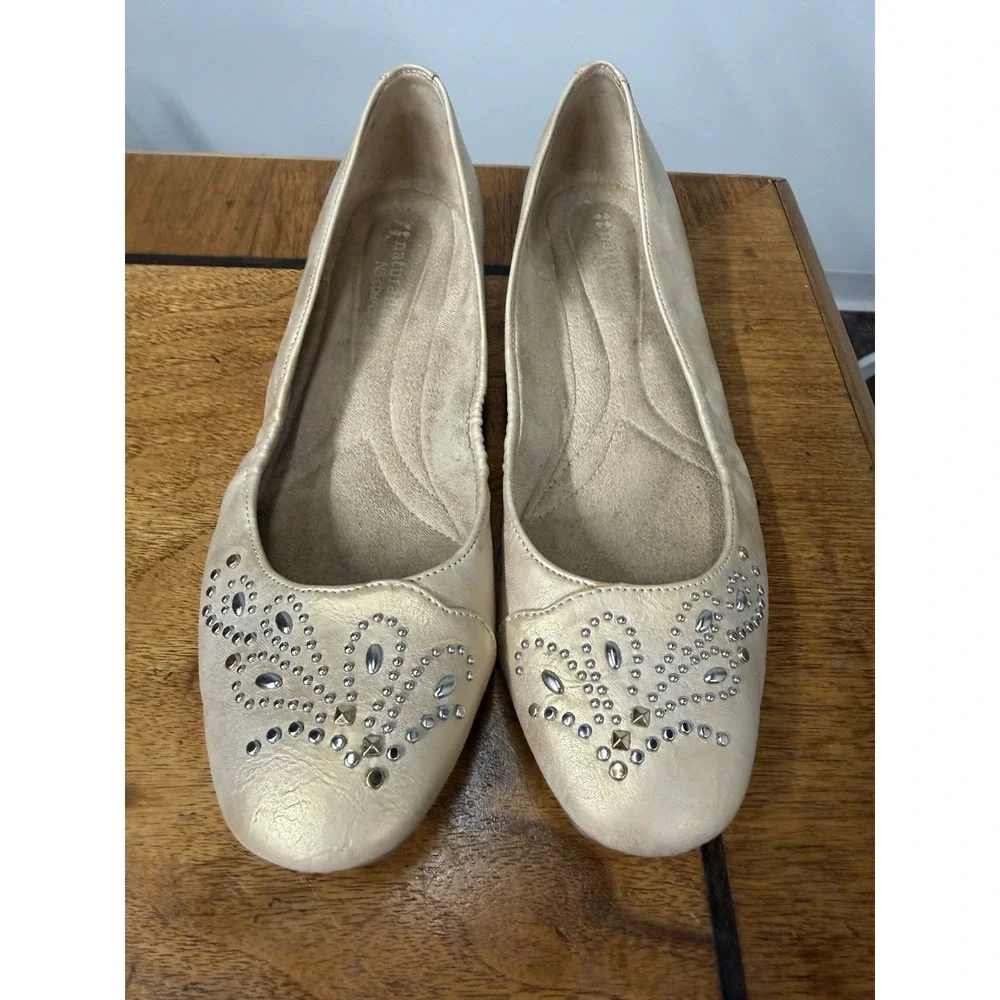 Naturalizer Women's 7 Ballet Flats N5 Comfort Leather Tan Gold Studs Shoes Metal